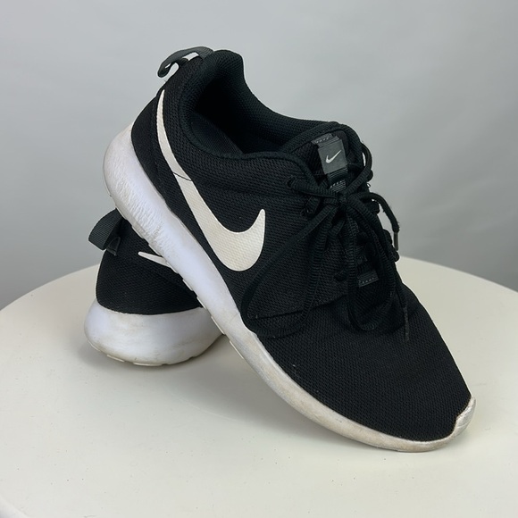 Nike Shoes - Nike Rosche Run Athletic Shoes Size 10